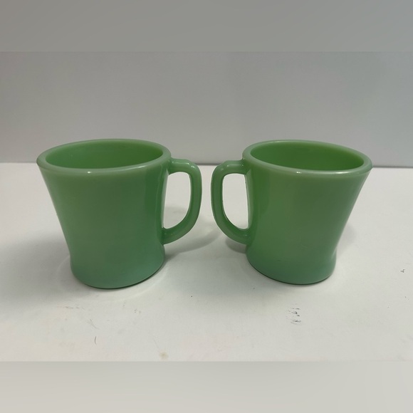 Vintage Fire King Jadeite D-Handle Coffee Mugs 2 Pieces - Picture 3 of 11